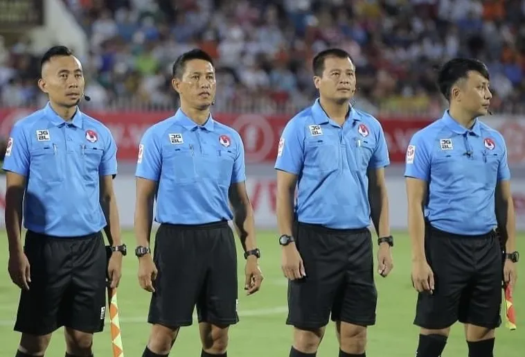 Tìm Hiểu Vai Trò Và Nhiệm Vụ Của Trợ Lý Trọng Tài Bóng Đá Hiện Đại